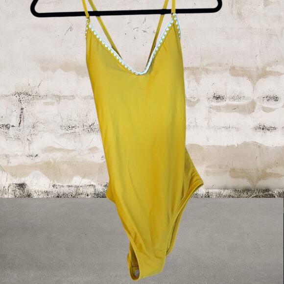 Shade & Shore NWT Women's Yellow Shell Stitch One Piece Size Small - Picture 3 of 7